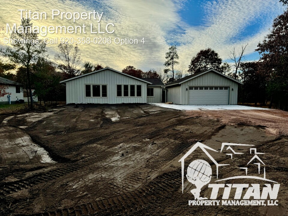 387 13th Dr in Nekoosa, WI - Building Photo