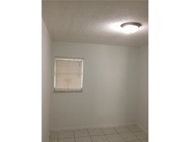 2302 Taylor St in Hollywood, FL - Building Photo