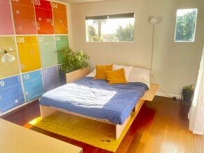 1321 S Mansfield Ave in Los Angeles, CA - Foto de edificio - Building Photo