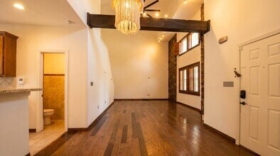 2445 Monarch Dr in Laredo, TX - Building Photo - Building Photo