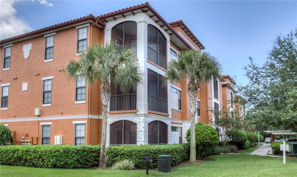 8357 38th St Cir E in Sarasota, FL - Foto de edificio