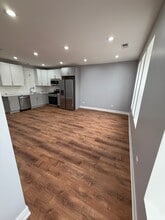 4907 W Walton St in Chicago, IL - Building Photo - Building Photo