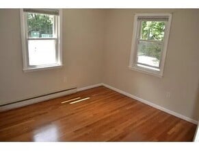 462 Nahatan St, Unit D4 in Norwood, MA - Building Photo - Building Photo
