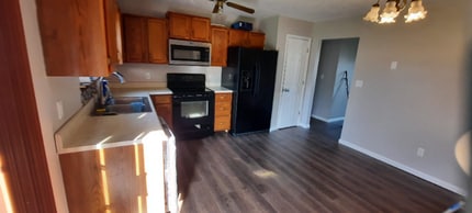 120 Monroe St in Radcliff, KY - Foto de edificio - Building Photo