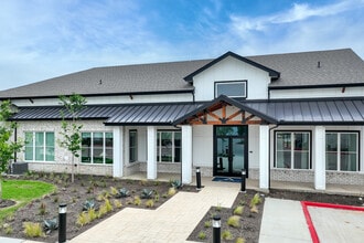 Ascend at McKinney North in McKinney, TX - Foto de edificio - Building Photo