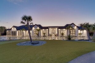 10039 Crestridge Dr in Whitney, TX - Building Photo