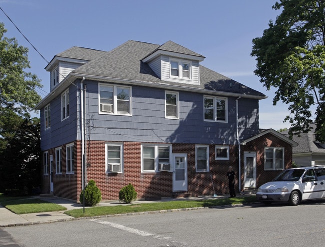 347 Bryant Ave in Floral Park, NY - Building Photo - Building Photo