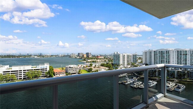 7929 West Dr in North Bay Village, FL - Building Photo - Building Photo