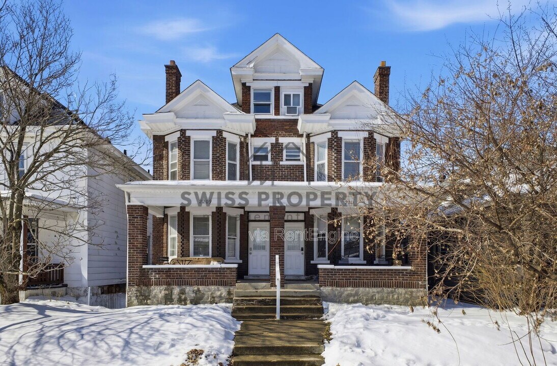 2209 Summit St in Columbus, OH - Building Photo