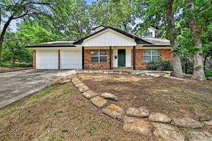 105 E Ford St in Denison, TX - Building Photo