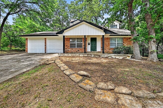 property at 105 E Ford St