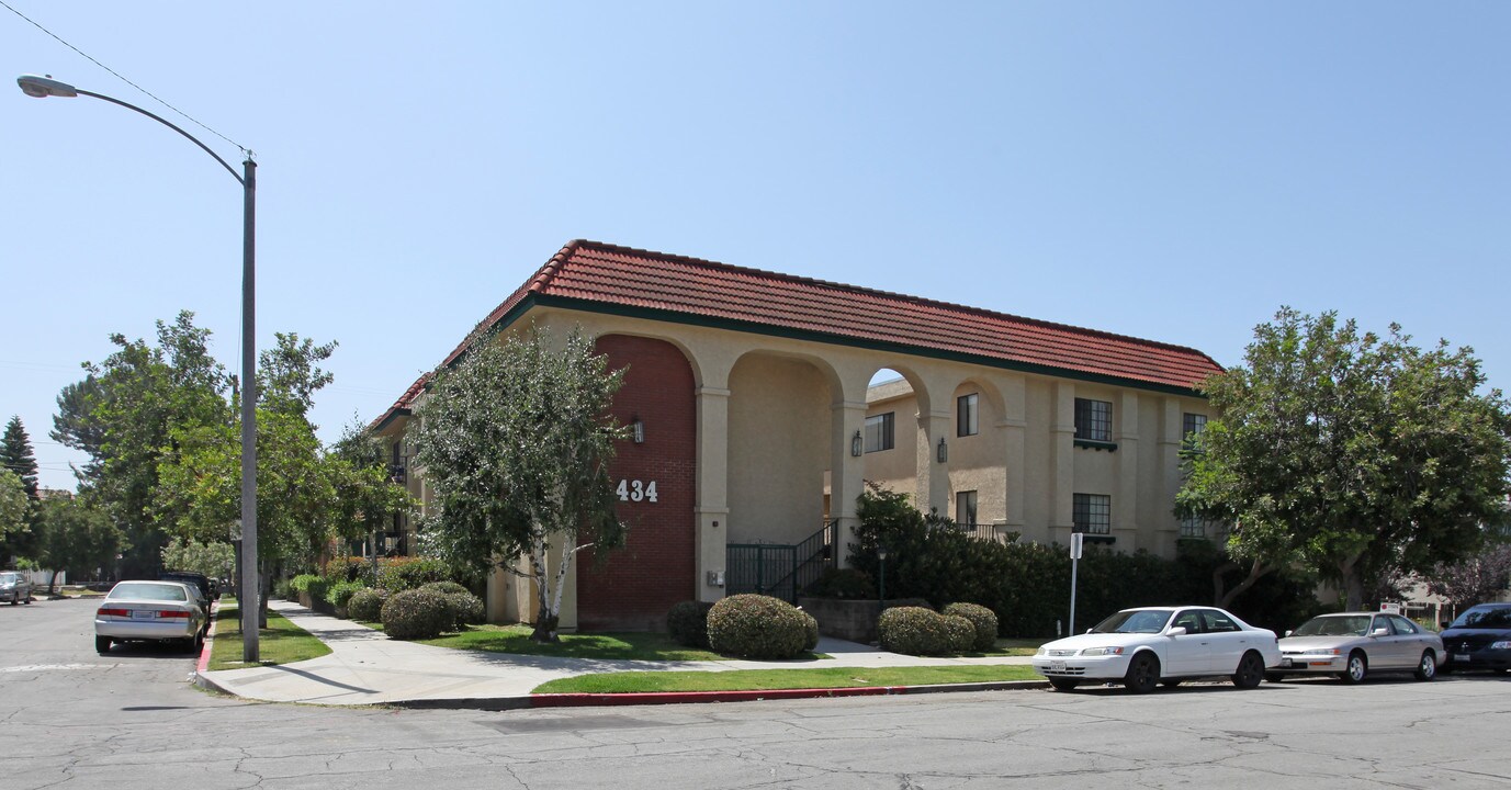 434 E Elmwood Ave in Burbank, CA - Foto de edificio