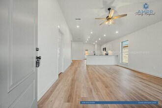 2025 Cottonwood Ave in Wolfforth, TX - Foto de edificio - Building Photo