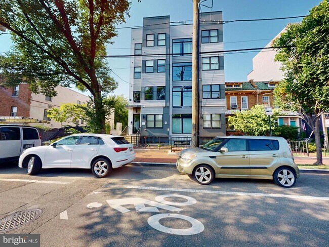 property at 927 Kennedy St NW