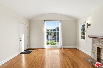 7261 Waring Ave in Los Angeles, CA - Building Photo - Building Photo