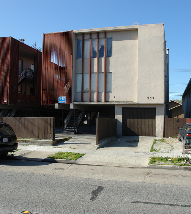 753 N Amphlett Blvd in San Mateo, CA - Building Photo