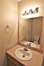 1031 E Iowa Ave in Nampa, ID - Building Photo - Building Photo