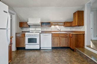 904 Clay St in Cedar Falls, IA - Building Photo - Building Photo