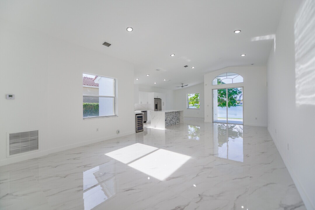 5290 SW 134th Ave in Miramar, FL - Building Photo