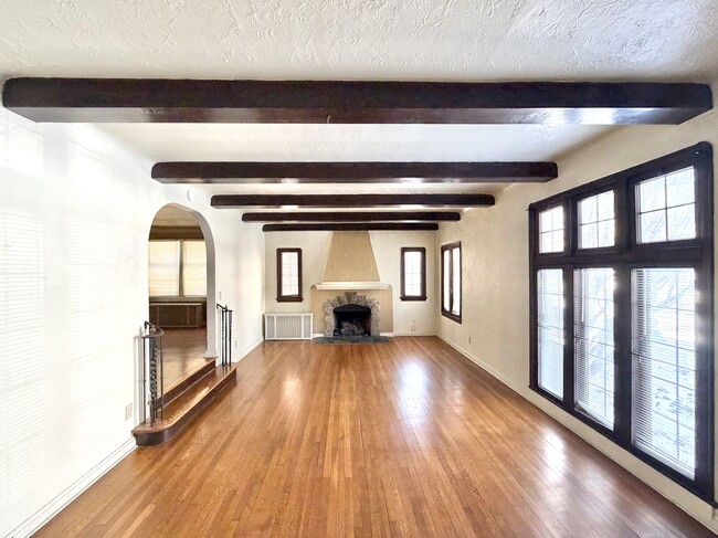 19614 Winslow Rd, Unit Lower in Shaker Heights, OH - Foto de edificio - Building Photo