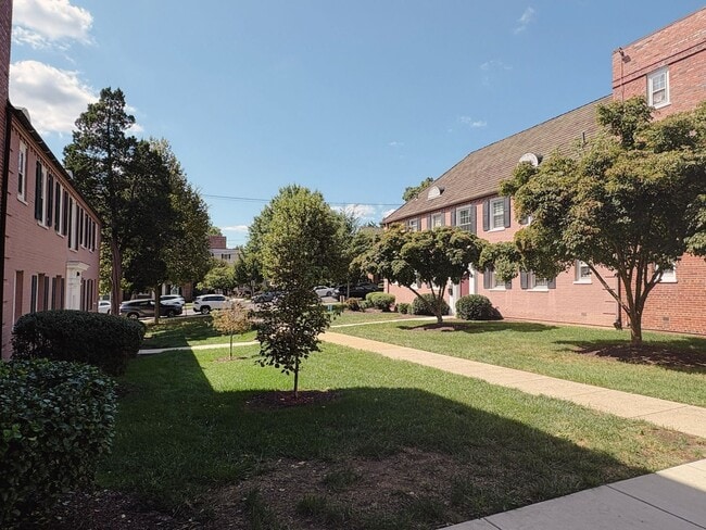 2110 38th St SE in Washington, DC - Building Photo - Building Photo