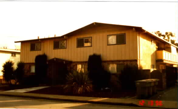 487 Ortega Ave in Mountain View, CA - Foto de edificio - Building Photo