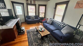 56 Hobson St in Boston, MA - Building Photo