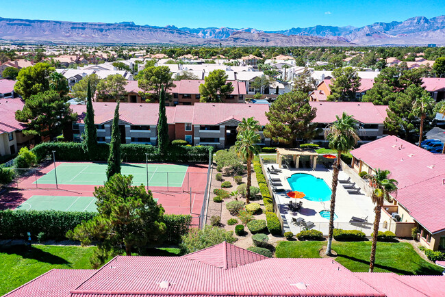 Sky Court Harbors at The Lakes in Las Vegas, NV - Foto de edificio - Building Photo