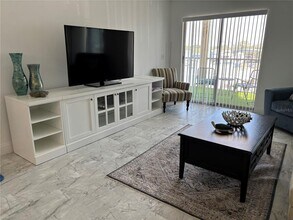 4904 38th Way S in St. Petersburg, FL - Building Photo - Building Photo