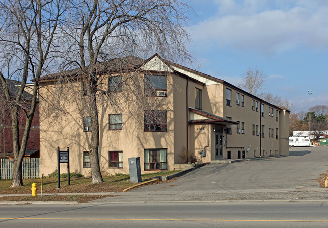 408 Bloor St E in Oshawa, ON - Building Photo - Primary Photo