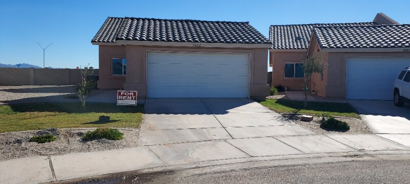 7427 E 39th Pl in Yuma, AZ - Foto de edificio