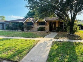 915 S 23rd St in Kingsville, TX - Building Photo