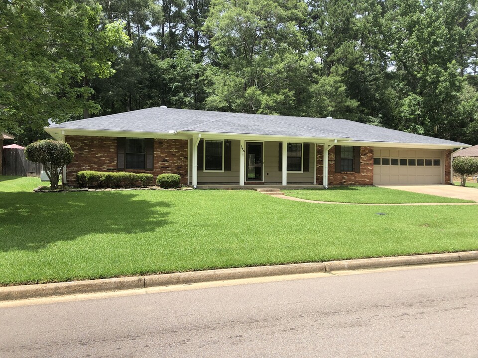 145 Summit Ridge Dr in Brandon, MS - Building Photo