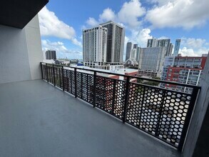 1635 NE Miami Ct, Unit A1 in Miami, FL - Foto de edificio - Building Photo