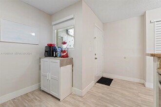 4736 NW 114th Ave in Doral, FL - Building Photo - Building Photo