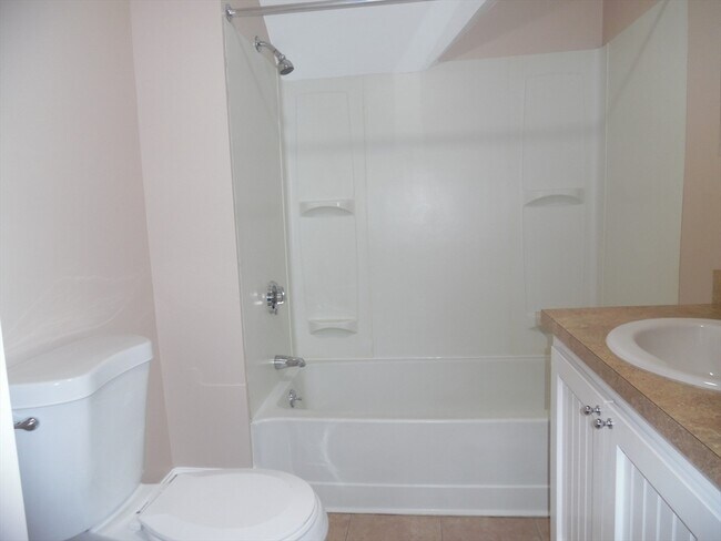 1199 Rodman St in Fall River, MA - Building Photo - Building Photo