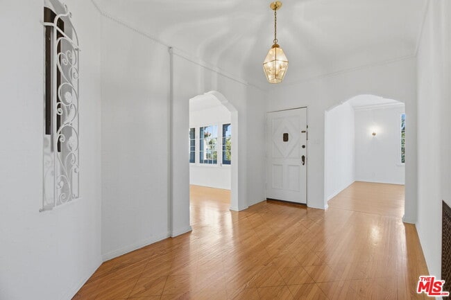 307 S Doheny Dr in Beverly Hills, CA - Building Photo - Building Photo