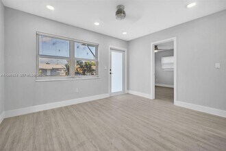 6326 SW 24th St in Miramar, FL - Building Photo - Building Photo