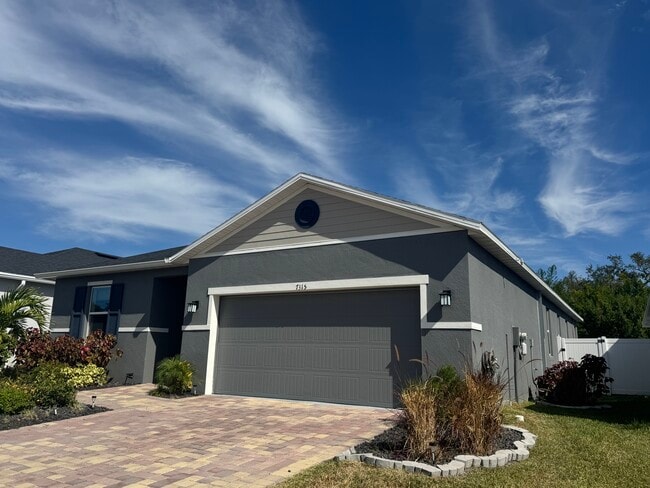 7315 34th Ct E in Sarasota, FL - Building Photo - Building Photo