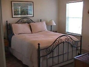 174 Lakeshore Ln in Bandera, TX - Foto de edificio - Building Photo