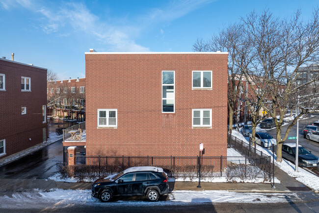 1775 W Terra Cotta PL in Chicago, IL - Building Photo - Building Photo