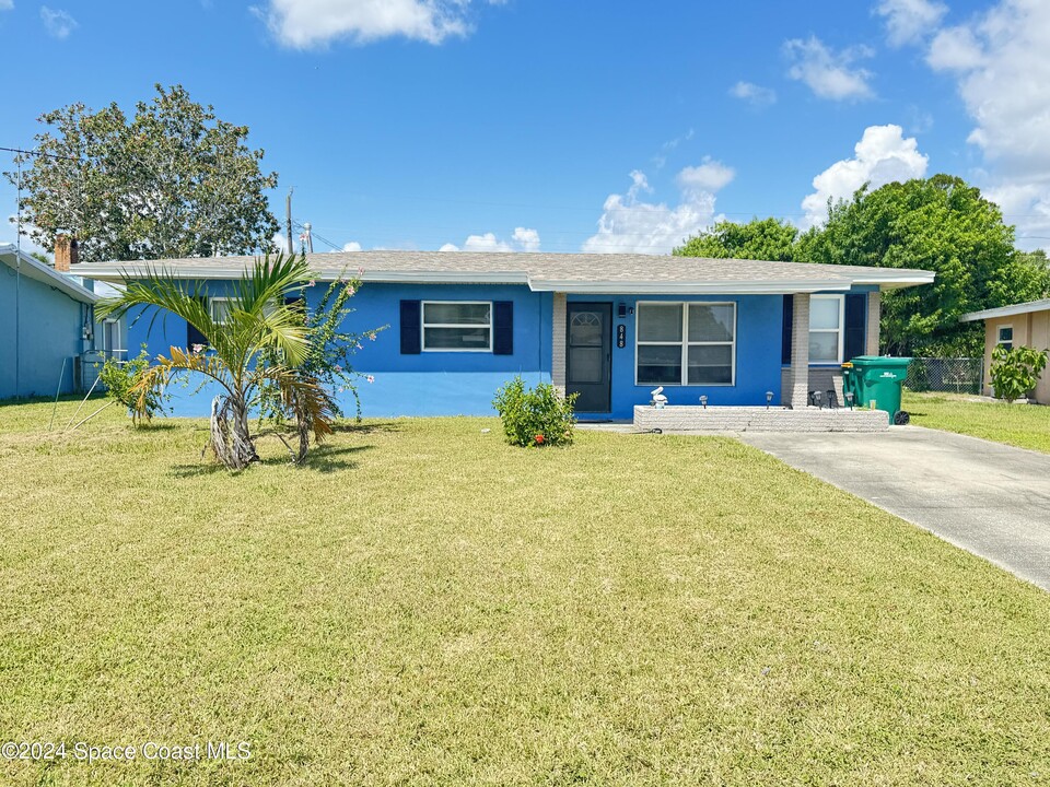 848 Comanche Ave in Melbourne, FL - Foto de edificio