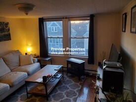 25 Brackett St, Unit 3 in Boston, MA - Building Photo