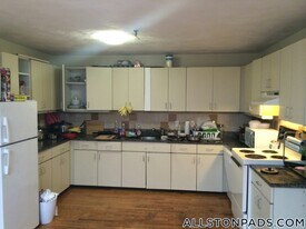 1110 Commonwealth Ave in Boston, MA - Building Photo