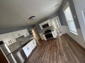 269 Sargeant St in Holyoke, MA - Building Photo