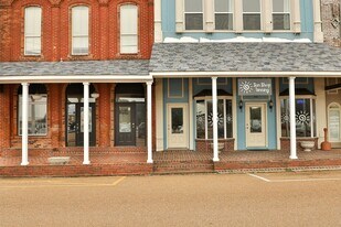 300 Broadway St in Martin, TN - Building Photo