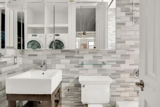 345 W 53rd St in New York, NY - Building Photo - Building Photo