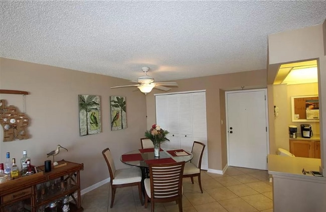 320 Seaview Ct, Unit 1208 in Marco Island, FL - Foto de edificio - Building Photo
