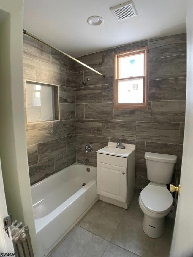 174 N 17th St in East Orange, NJ - Building Photo - Building Photo