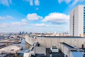 700 N Larrabee St in Chicago, IL - Building Photo - Building Photo